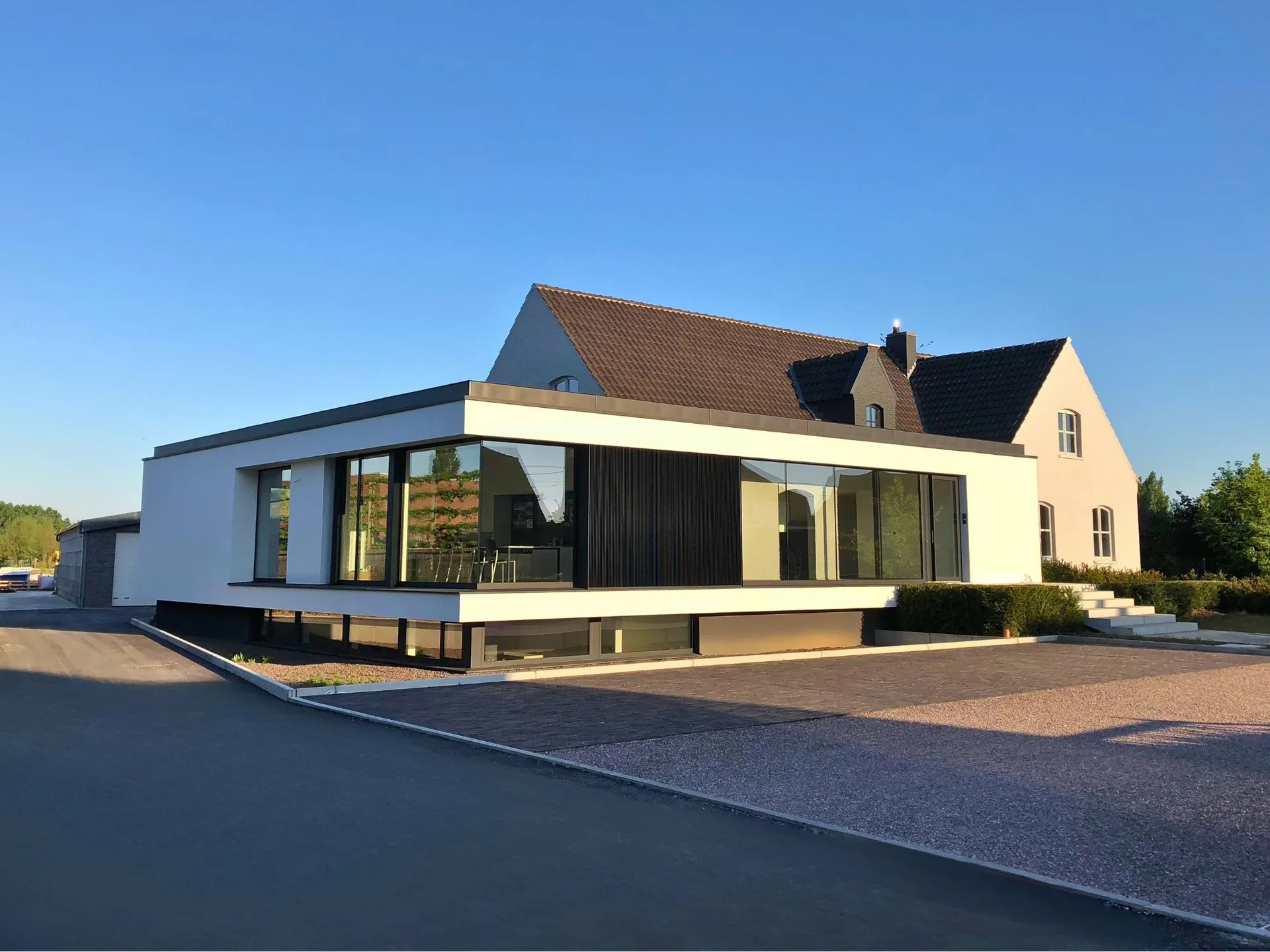 Het verbouwde ouderlijk huis, vandaag het kantoor